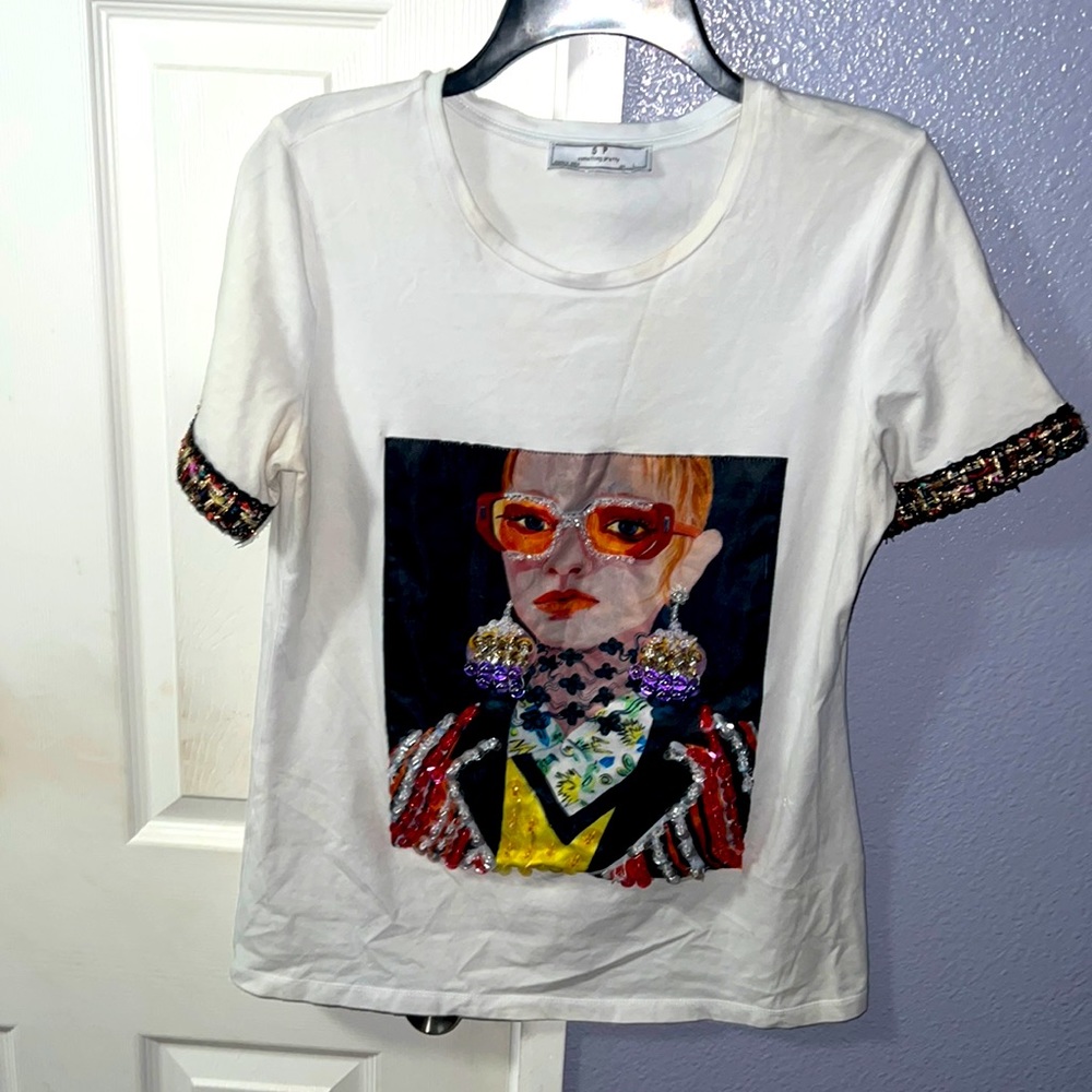 Something pretty used white T-shirt size Large